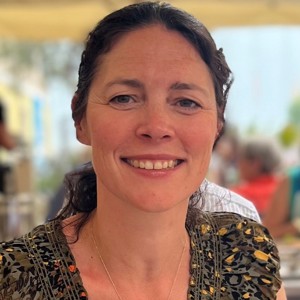 Dr Claire Steel